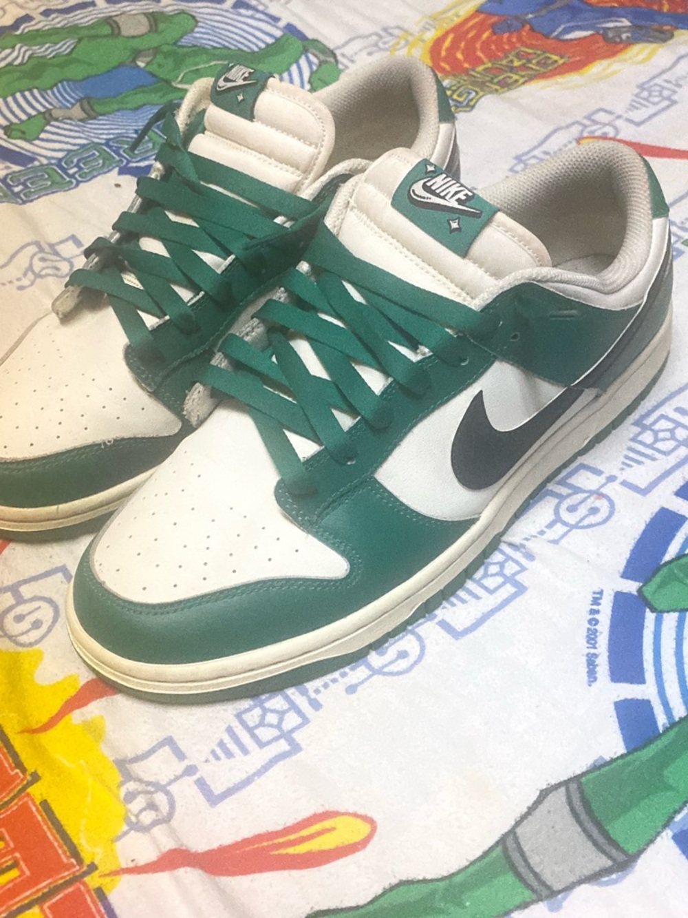 Nike Men’s Low-Top Sneakers in Green, White and Black